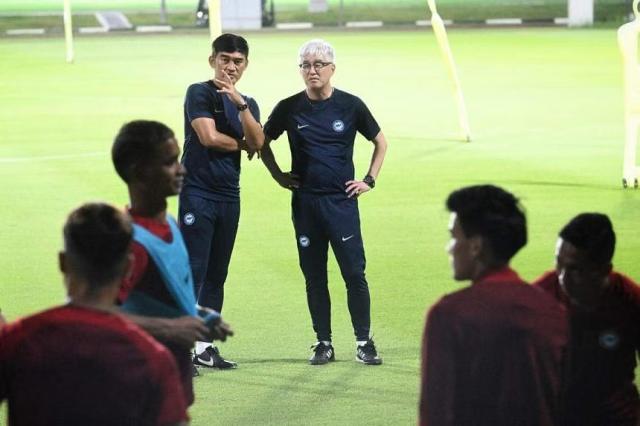 火狐电竞首页-新加坡与国足同步展开备战 小仓勉带俩助手就位