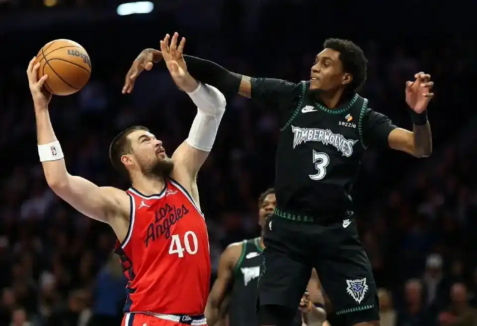 火狐电竞平台-又被逆转，快船连败掉西部倒2，仅送走保罗还不够，还要继续调整